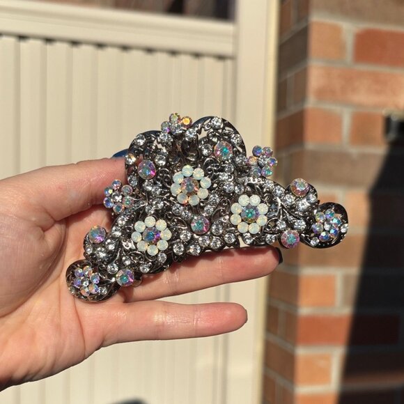 Antique Shop Treasure – Large Vintage Aurora Borealis Rhinestone Hair Clip - Picture 3 of 10